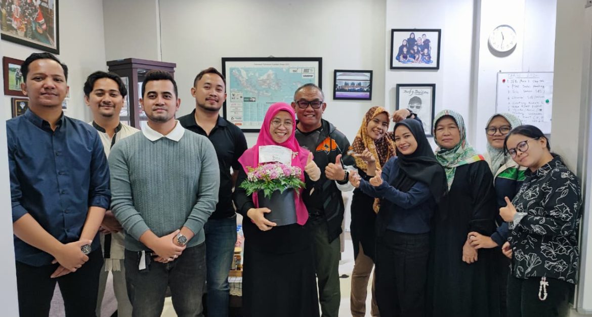 Bu Nova Stephany Resmi Lulus S2 PPM Magister Management, Disambut Meriah Keluarga Besar Sava Group